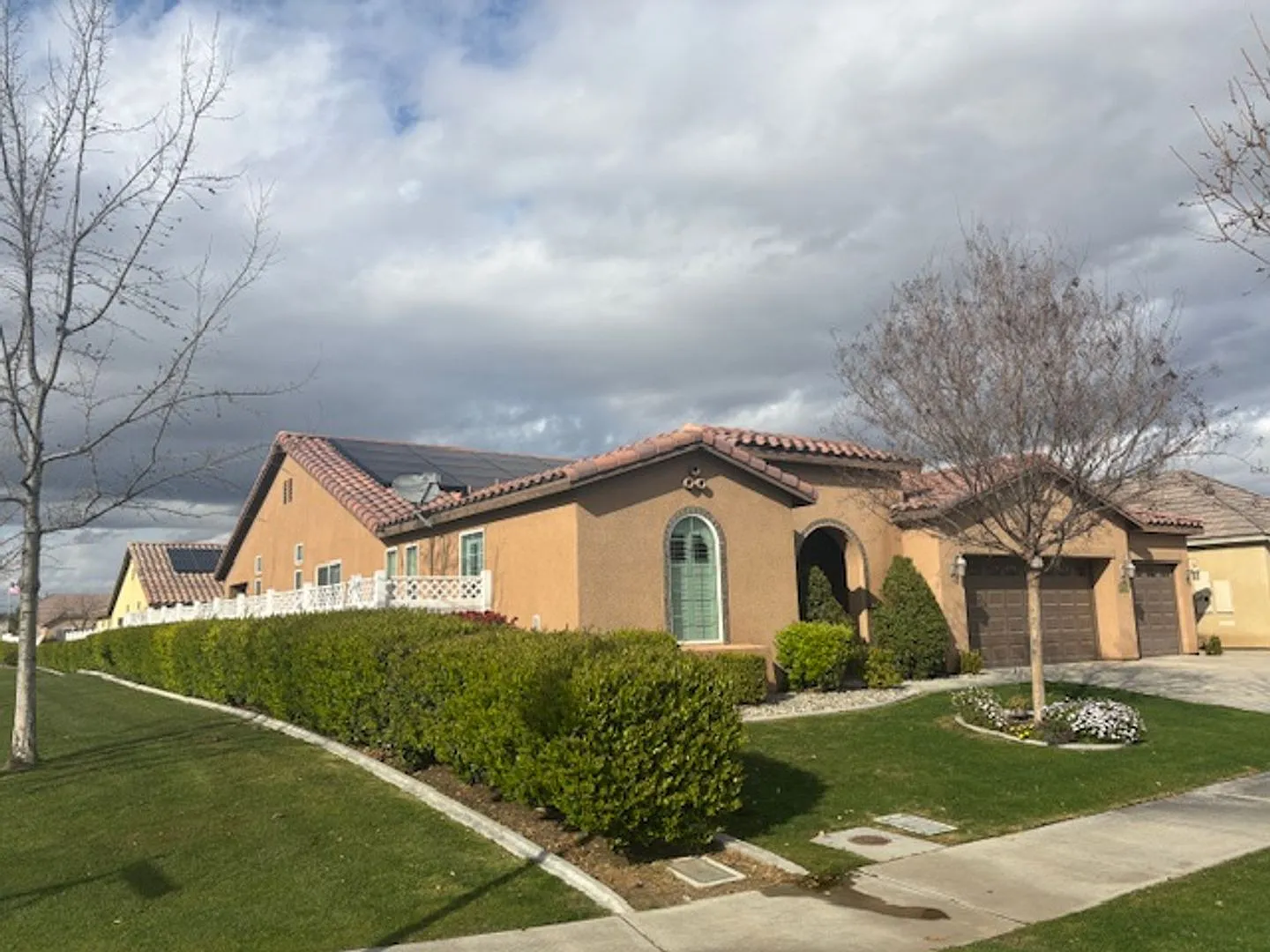 4 Bedroom Home with 3-Car Garage, Paid Solar & Community Pool Access — Photo 3