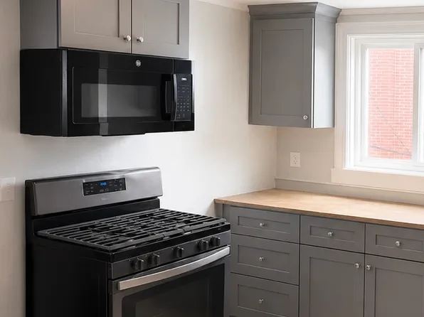 27 Chestnut St #B, Gloucester, MA 01930