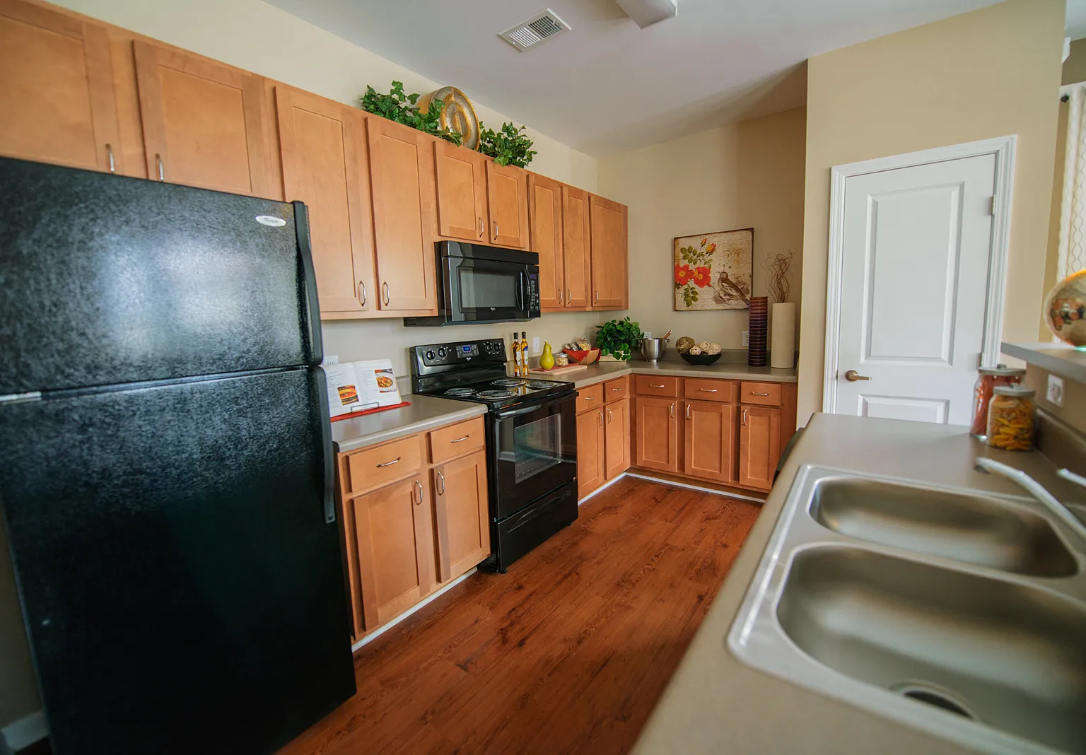 East Village at Avondale Meadows Apartments — Photo 3