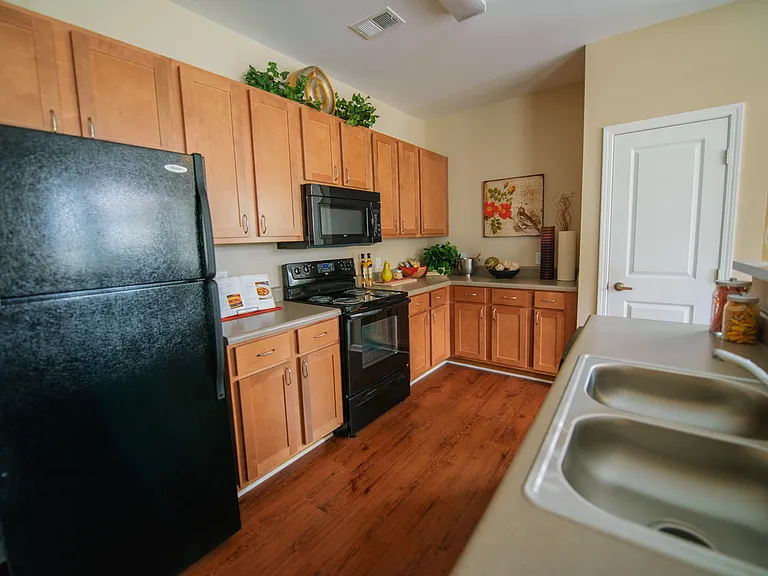 East Village at Avondale Meadows Apartments — Photo 3