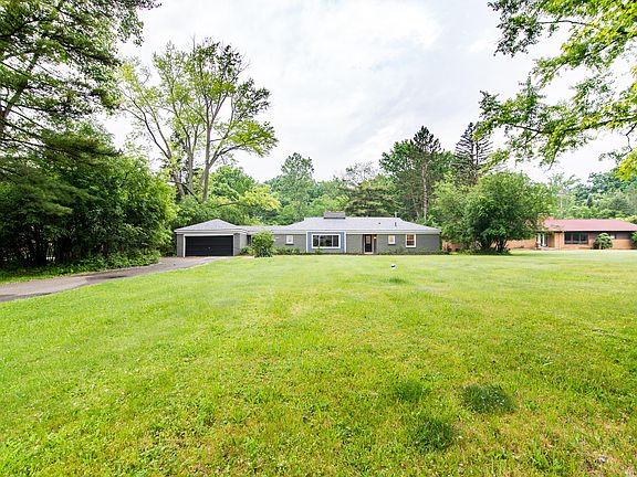 2nd image of 25525 Edgemont Dr