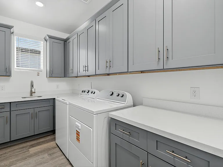 8201 S 9th St — Photo 18