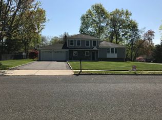 10 Jennifer Ln, Old Bridge, NJ 08857