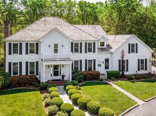 45 Old Meadow Rd, Woodbury, CT 06798