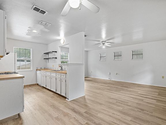 3rd image of 1304 Delano St #B