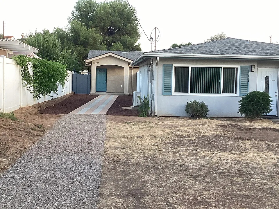 13705 Somerset Rd