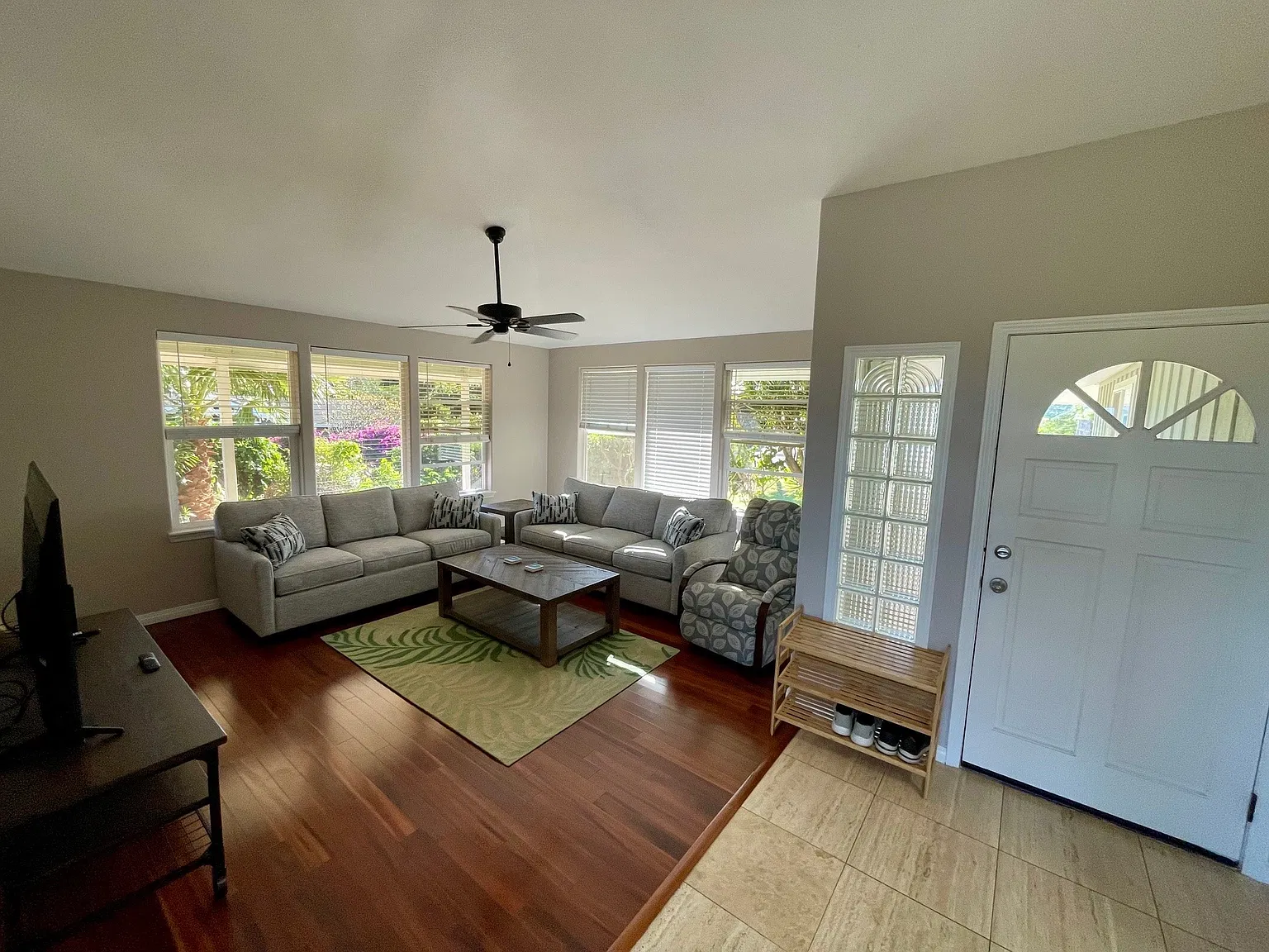3 bed, 1723 sqft, $7,330 — Photo 2