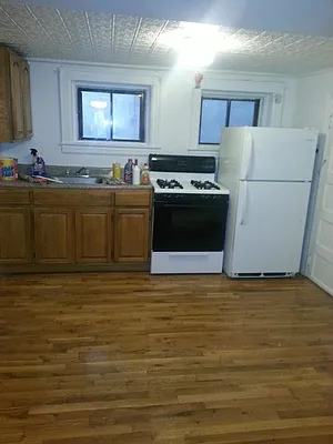 Rented by MCR Realty | media 27