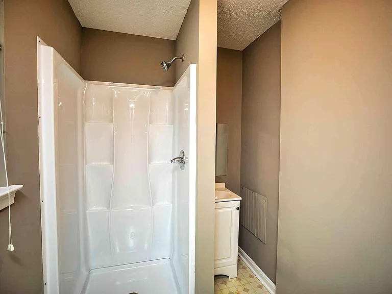 7823 Happy Hollow Rd — Photo 12
