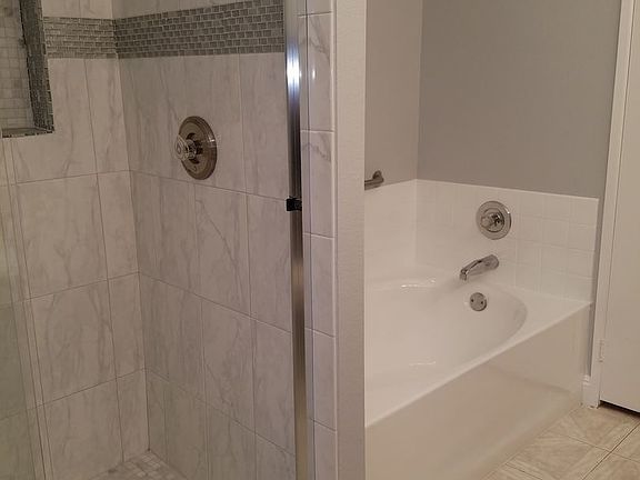5th image of 1844 Thayer Ave