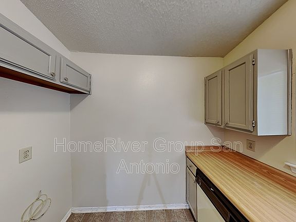 5th image of 3937 Chimney Springs Dr