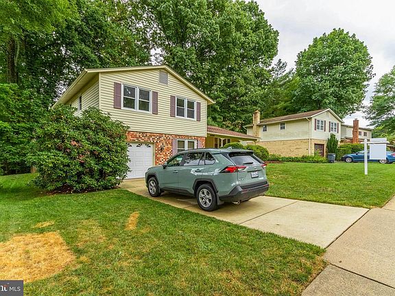 3rd image of 10432 Collingham Dr