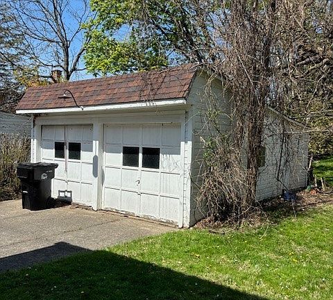4th image of 18101 Hiller Ave