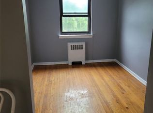 4 Terrace Cir APT 3E, Great Neck, NY 11021