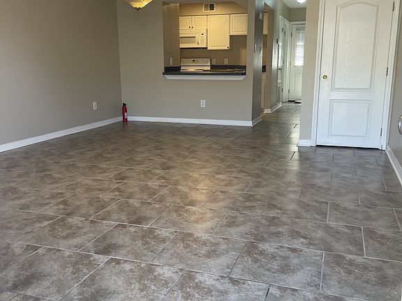 Living area / Dining area.