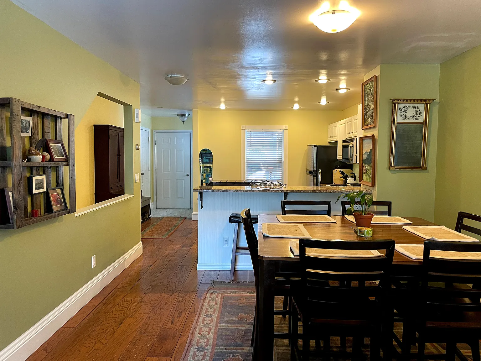 3 bed, 3.5 bath, 2100 sqft, $3,250 — Photo 3