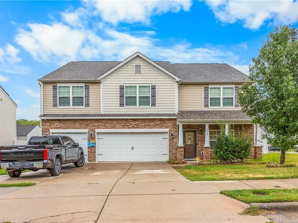 3275 Grandview Club Rd, Pfafftown, NC 27040