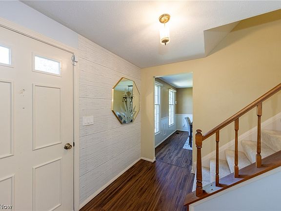 3rd image of 1058 Riverview Dr