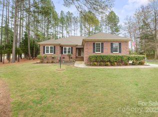 8801 Oldenburg Dr, Mount Pleasant, NC 28124