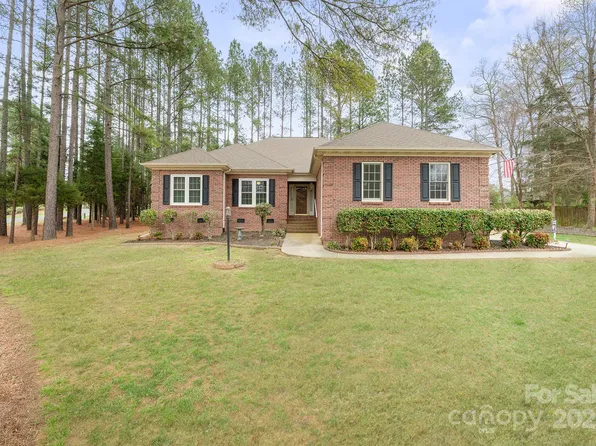 8801 Oldenburg Dr, Mount Pleasant, NC 28124