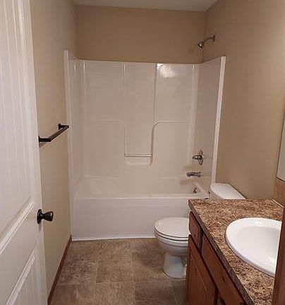 5th image of 2038 N Springbrook St