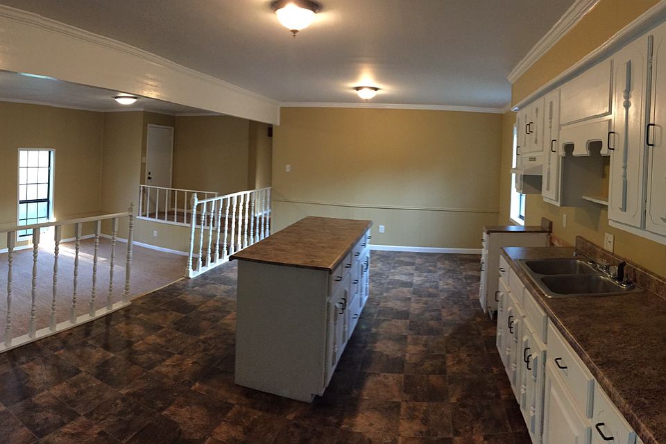 2nd image of 1360 Cherry Lea Ln