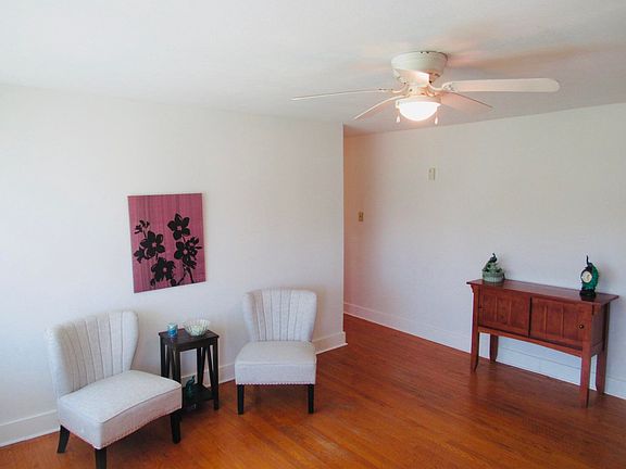 2nd image of 270 Dunlap Dr NE
