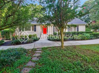 8433 Dunsinane Dr, Charlotte, NC 28227