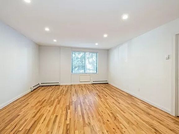 3rd image of 5926 Bleecker St APT 1A
