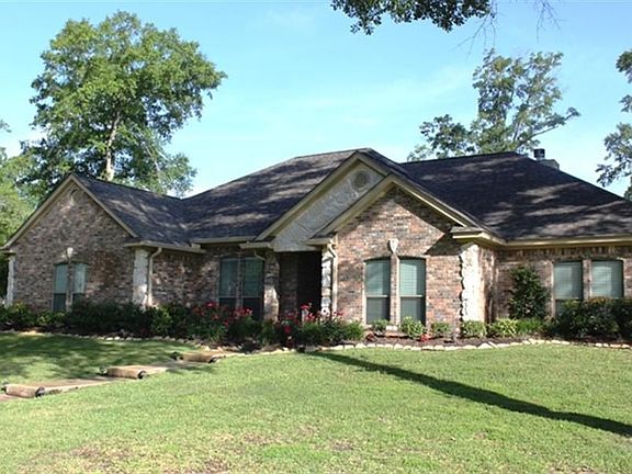 2nd image of 732 Lake Dr