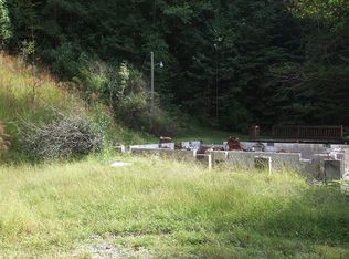 330 C Hall Rd, Leburn, KY 41831