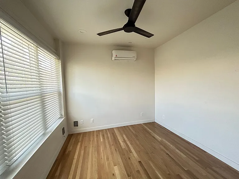 526 W Culver St #B — Photo 10