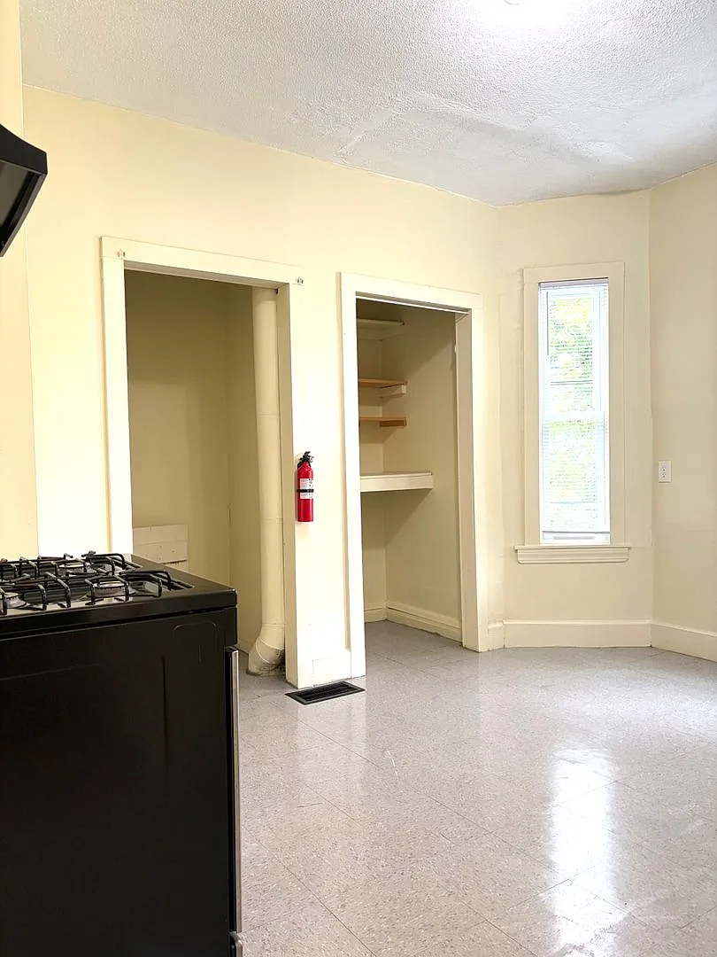Rare Find Townhouse Style — Photo 2