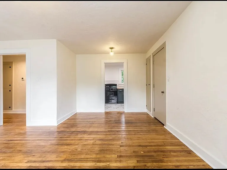 722 NE 4th Ave — Photo 3