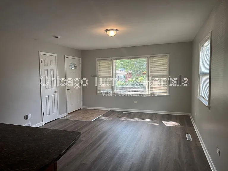 17729 Community St — Photo 2