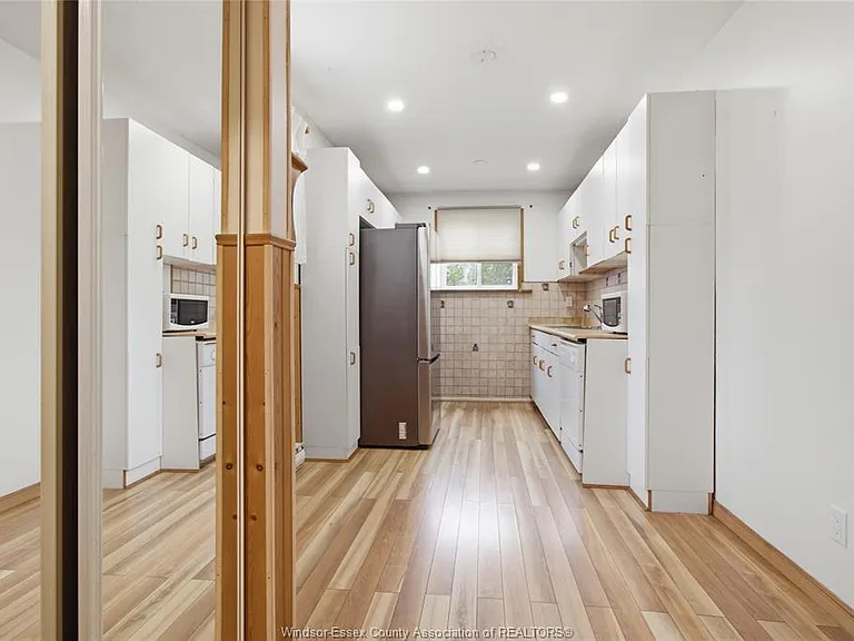 1229 Arncliffe Place — Photo 6