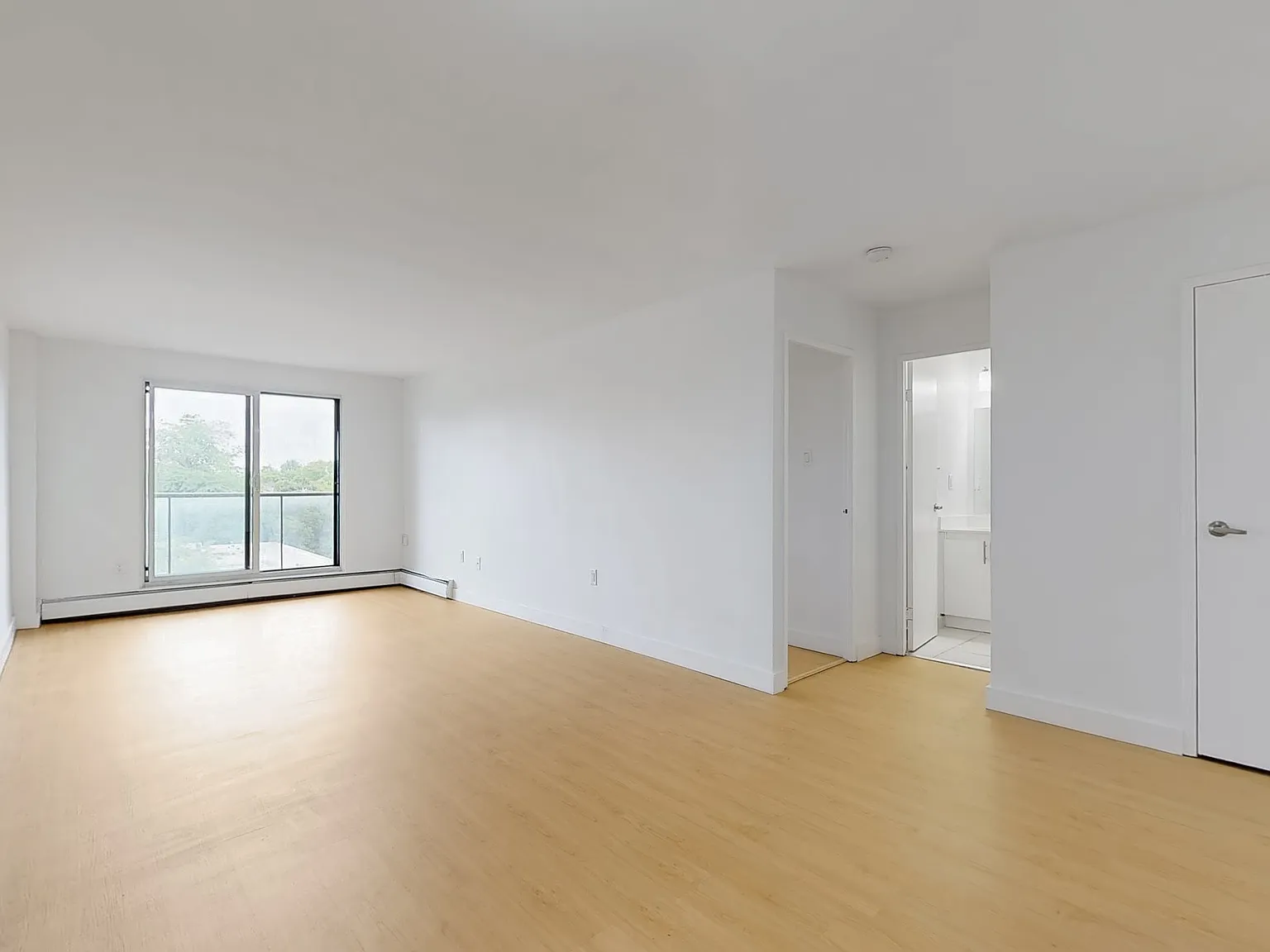 498 Queens Avenue — Photo 4
