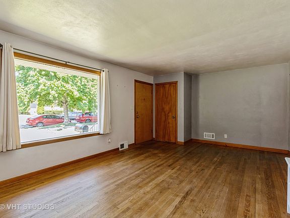 2nd image of 1841 N Linden Ave