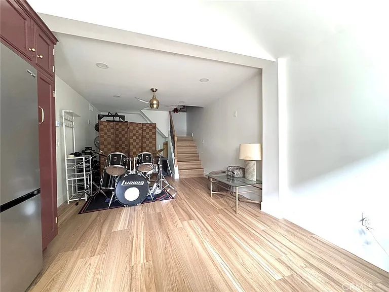 2421 N Heliotrope Dr — Photo 26