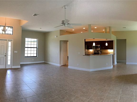 3rd image of 404 SE 23rd Terrace Cpe