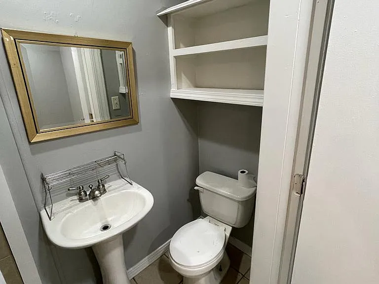 1050 Desoto St — Photo 11