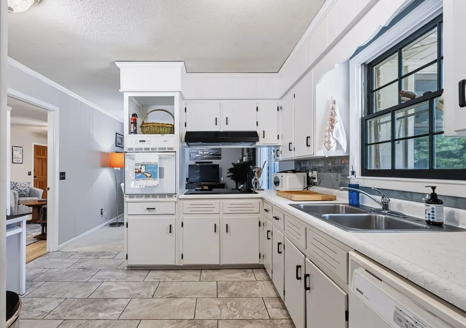 Fully Furnished 3BR/2BA Athens Home Convenient to UGA | Available Dec. 1 — Photo 4