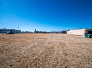 1815 Riverway Dr, Pekin, IL 61554