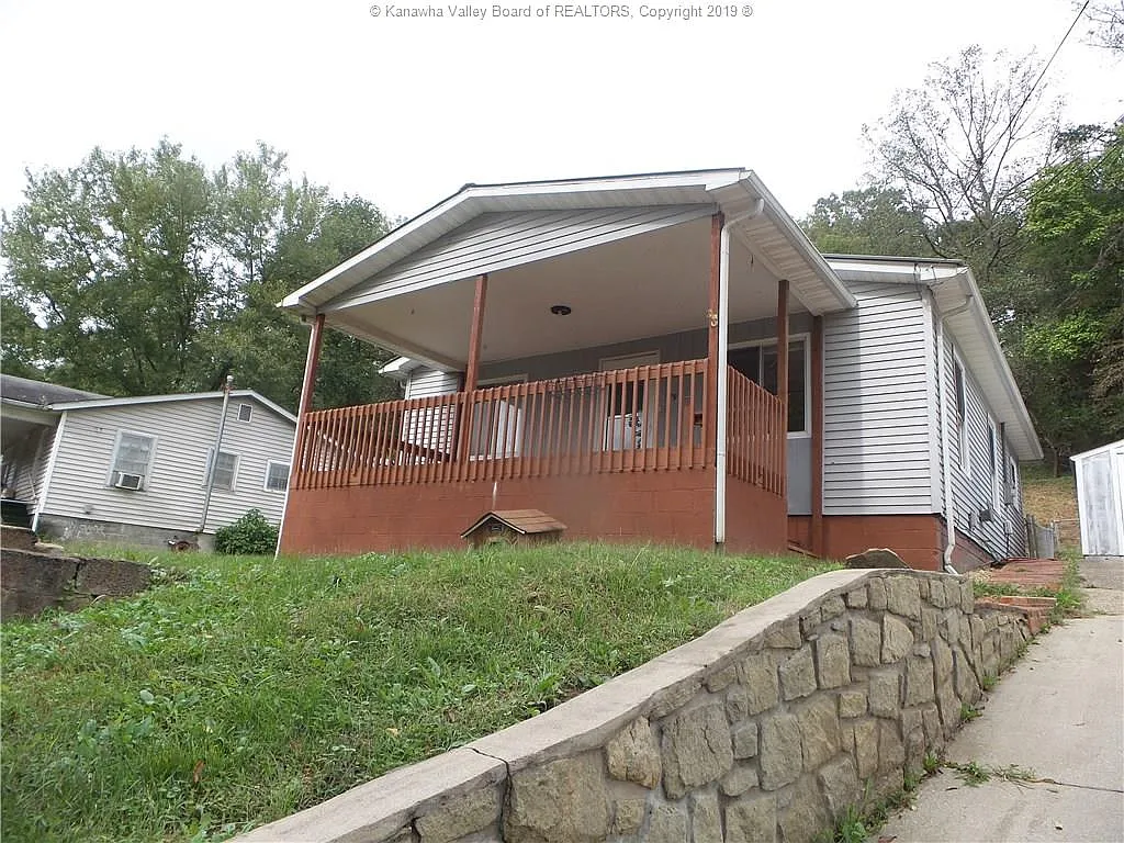 819 Chapel Hts photo 1
