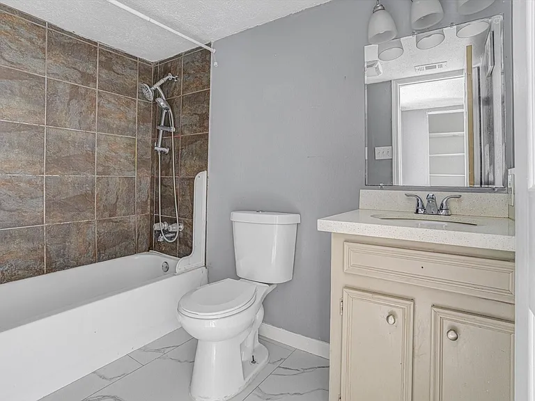 14618 Flair Dr — Photo 24