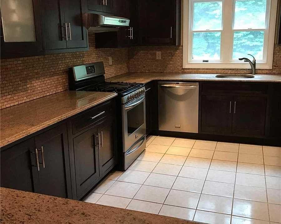 2nd image of 5 High Oak Ct