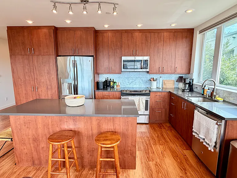 2351 Franklin Ave E #202 — Photo 4
