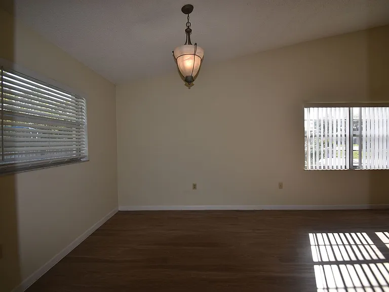 1039 Branchwood Dr — Photo 4