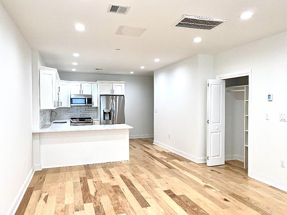 5th image of 1500 Worcester Rd #116