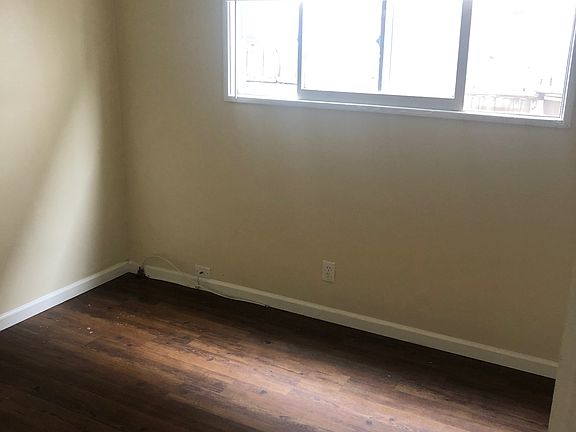 4th image of 2840 E 6th St #2A